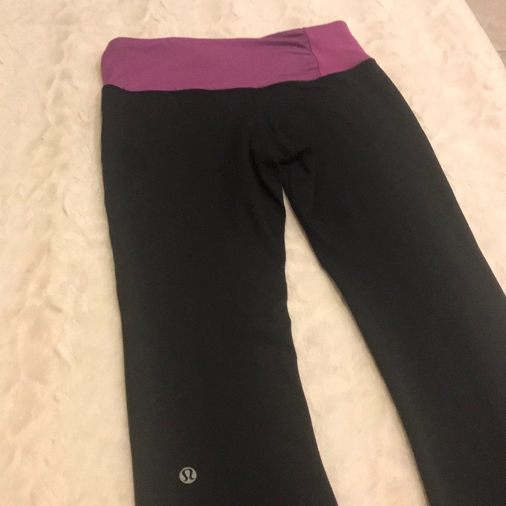 Lululemon Black & Pink / Magenta Crop Capris Sz4
